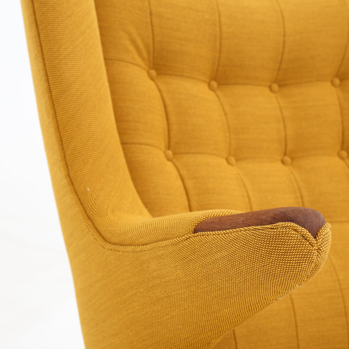 AP 19 - Papa Bear Chair in yellow textile