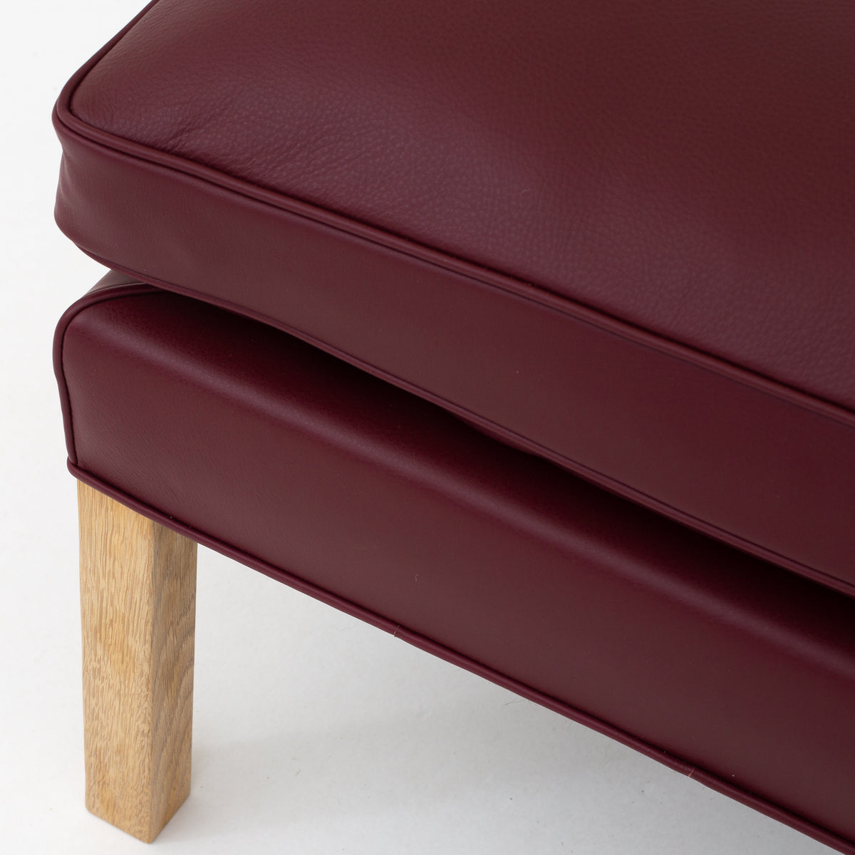 BM 2202 - Foot stool in Prestige