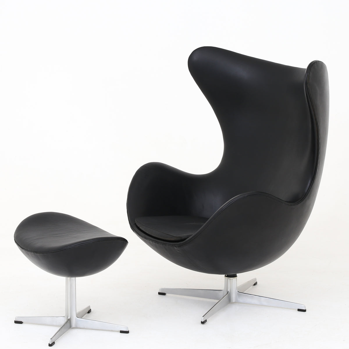 AJ 3316 - 'The Egg' w. foot stool