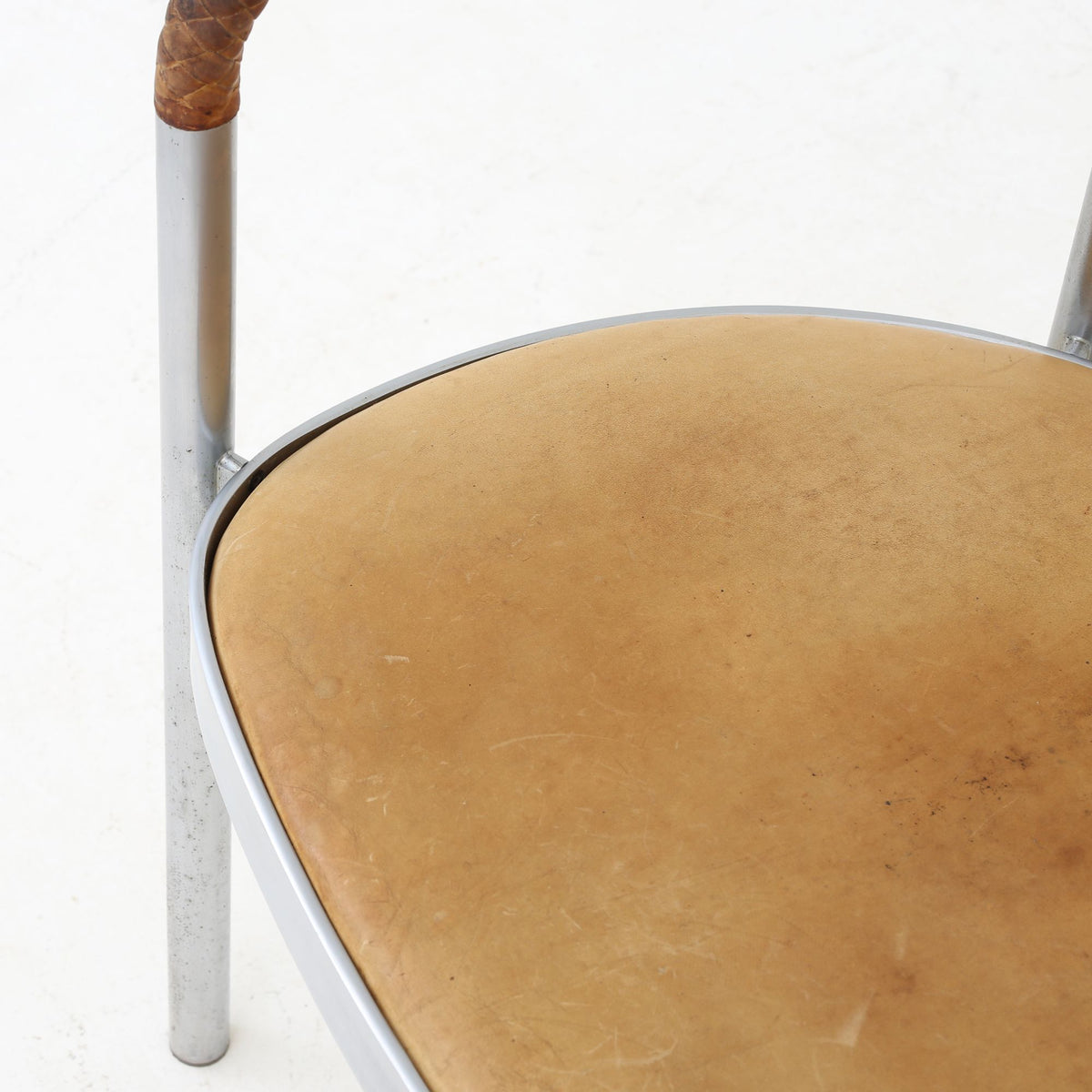 PK 12 - Armchair in natural leather