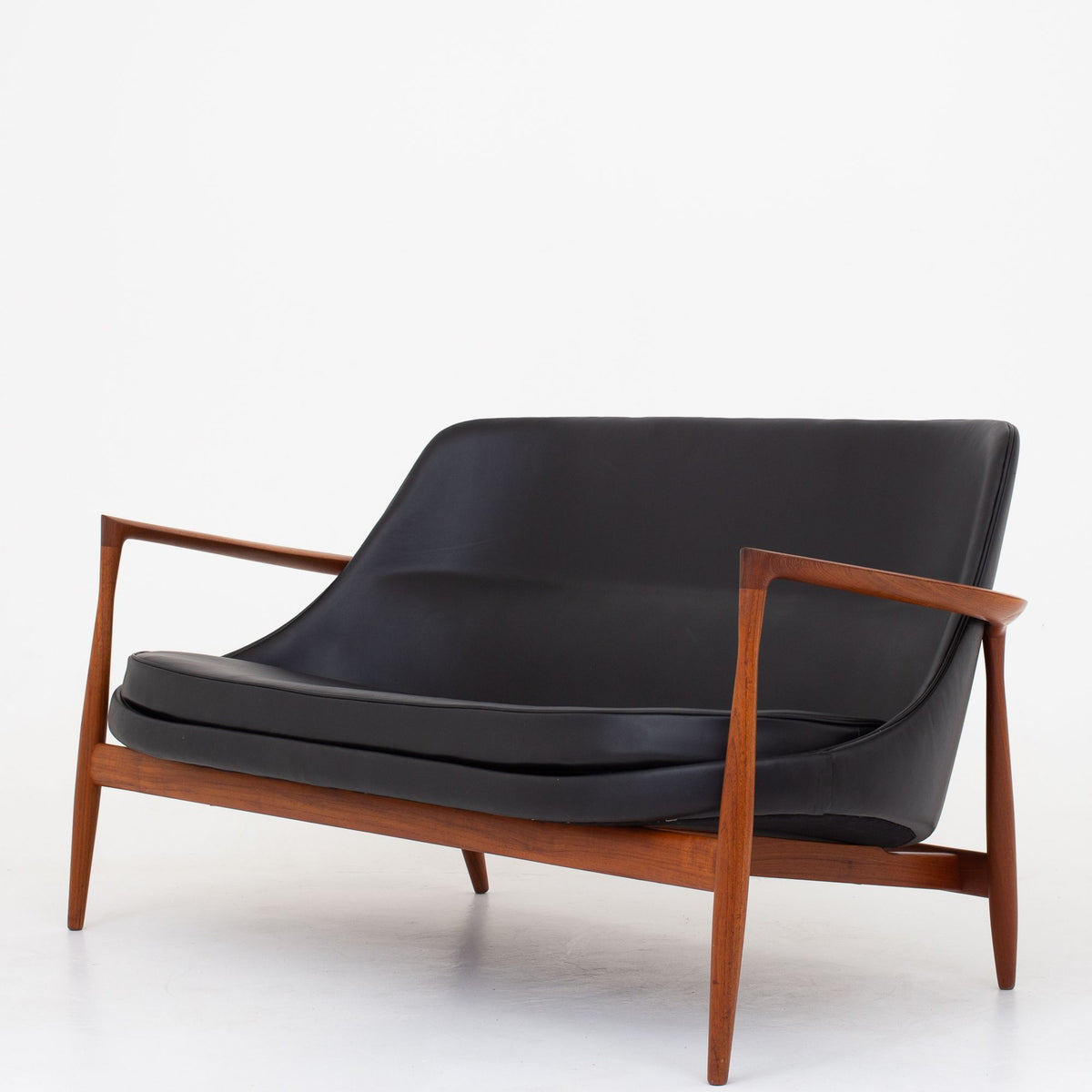 U56 - 'Elizabeth' sofa in black leather