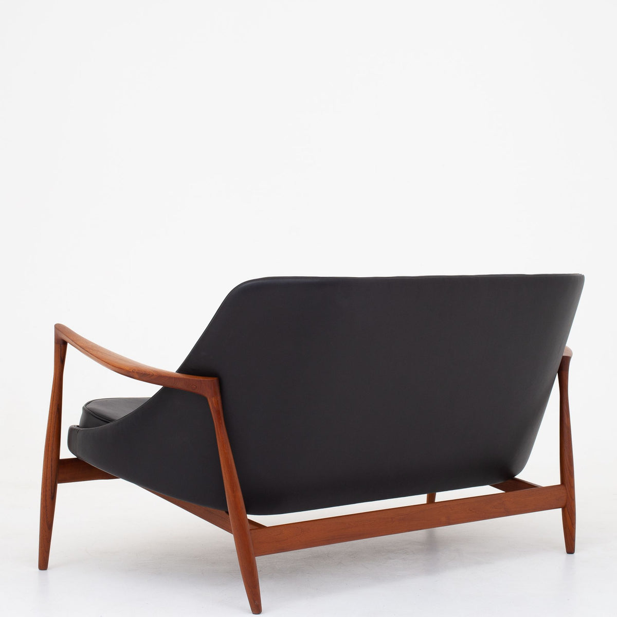 U56 - 'Elizabeth' sofa in black leather