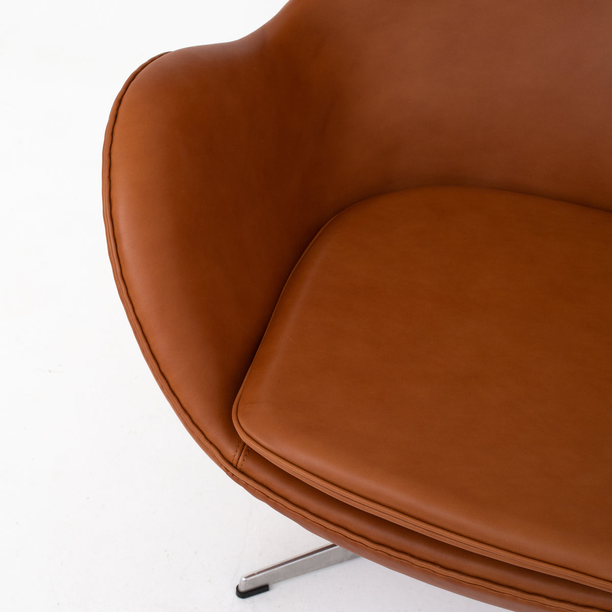 AJ 3316 - 'The Egg' in Elegance Walnut