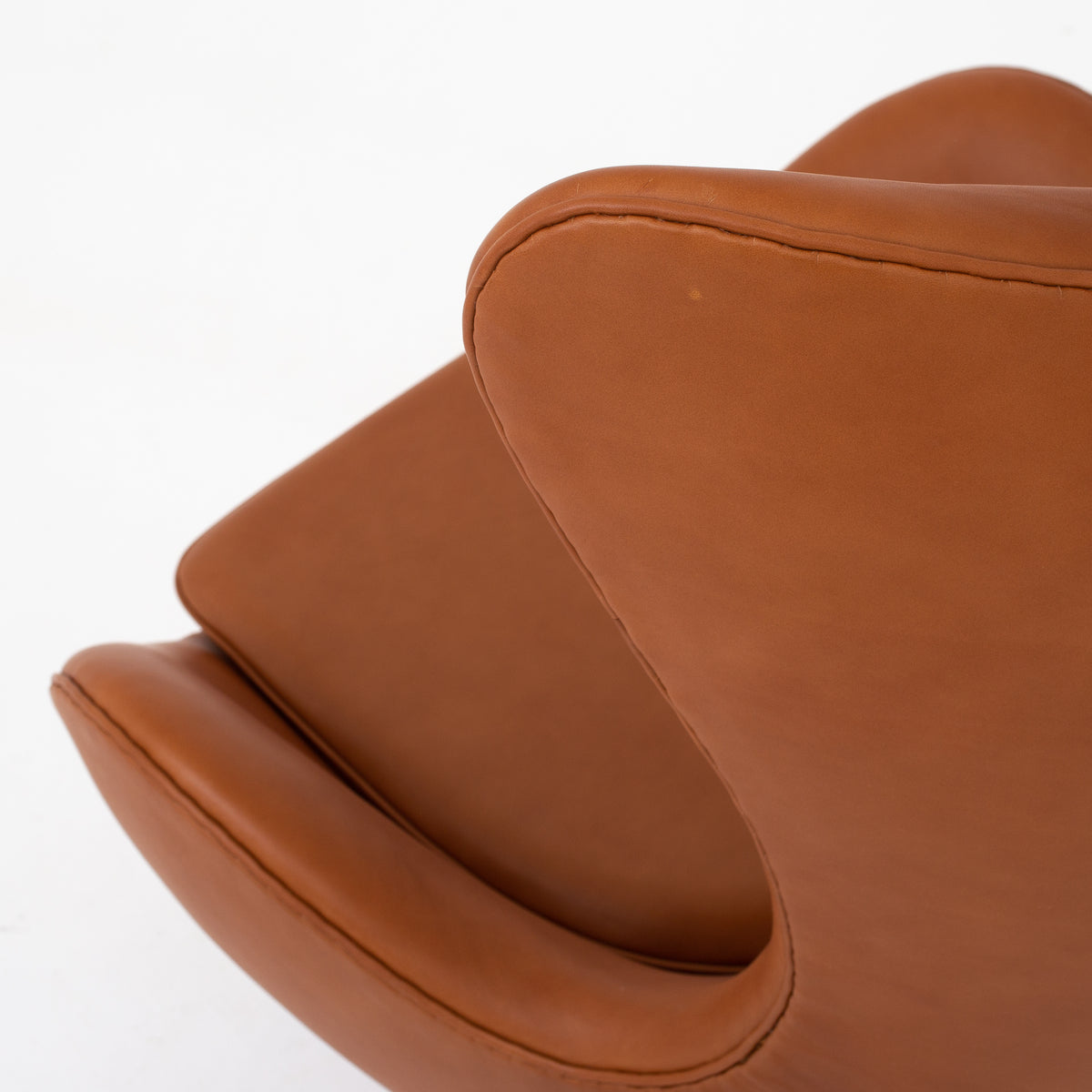 AJ 3316 - 'The Egg' in Elegance Walnut