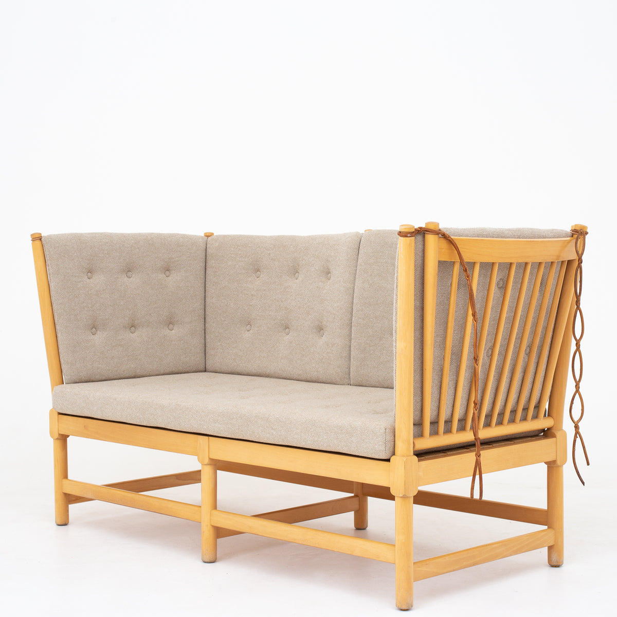 BM 1789 - Spoke-back sofa