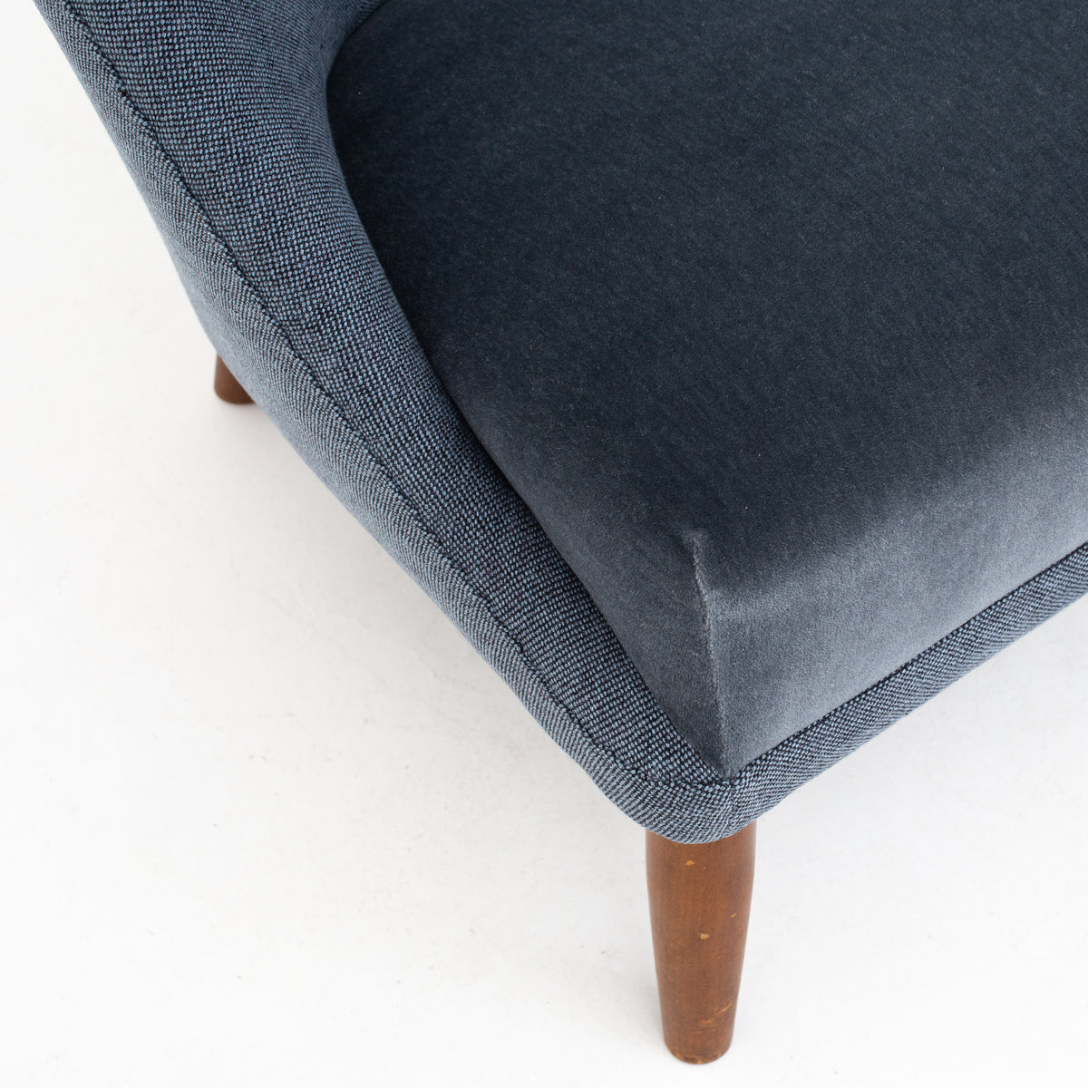 Easy chair in new wool