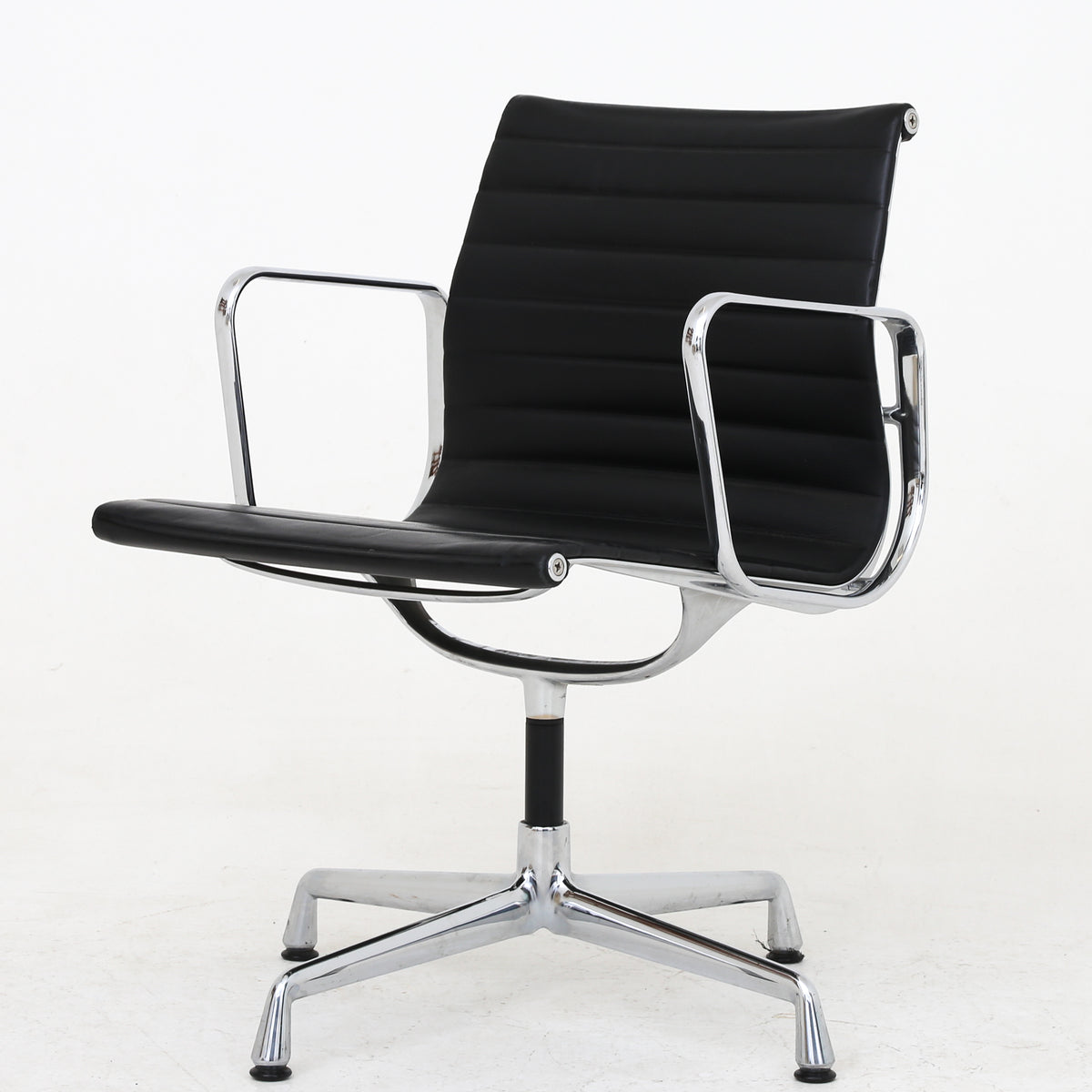 EA 107 - Office chair in black leather
