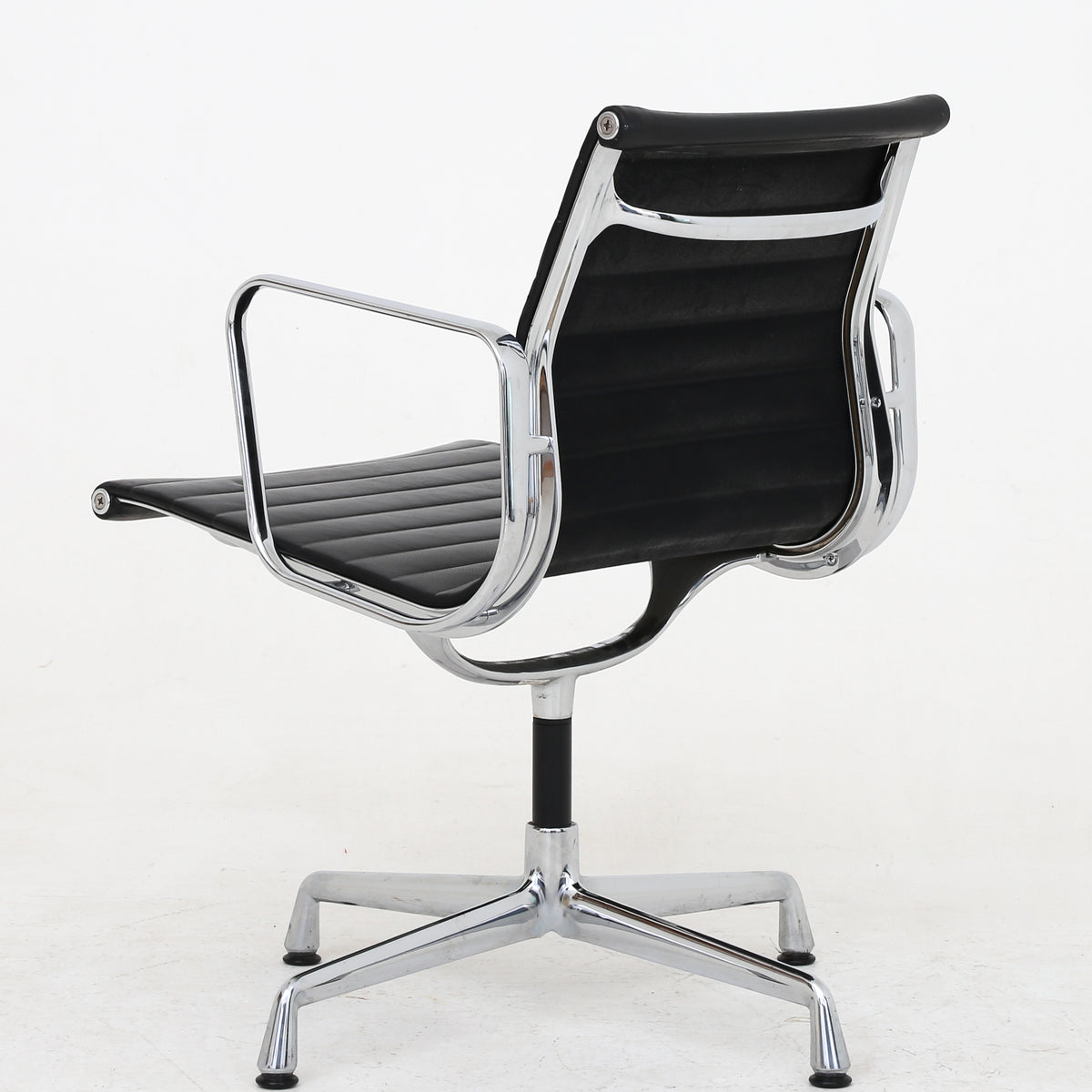 EA 107 - Office chair in black leather