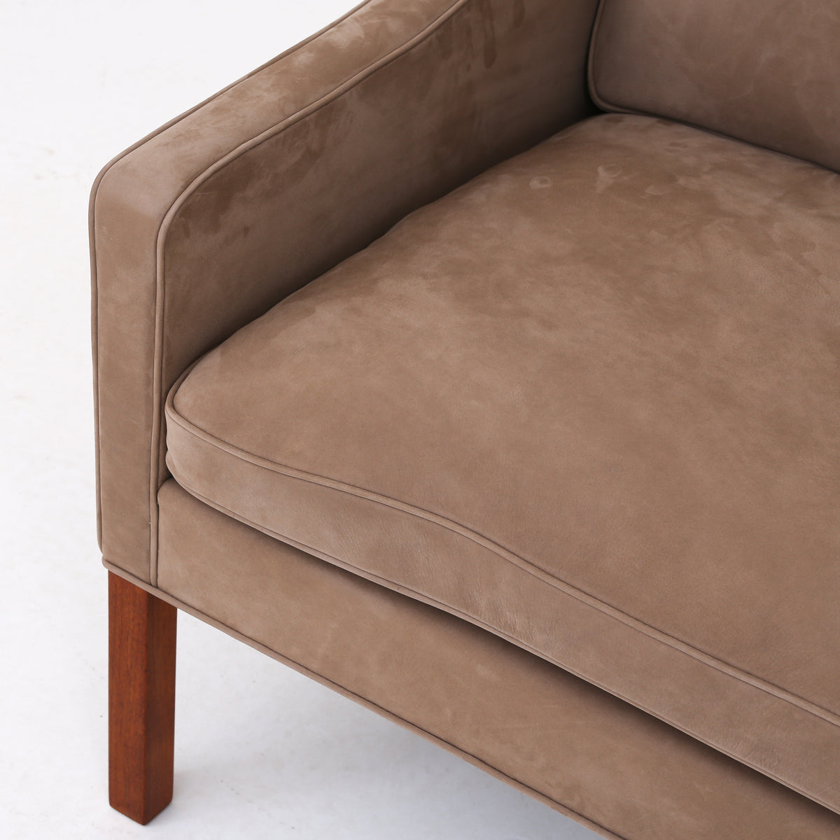 BM 2204 - 'Wing-back chair' in Royal Nubuck