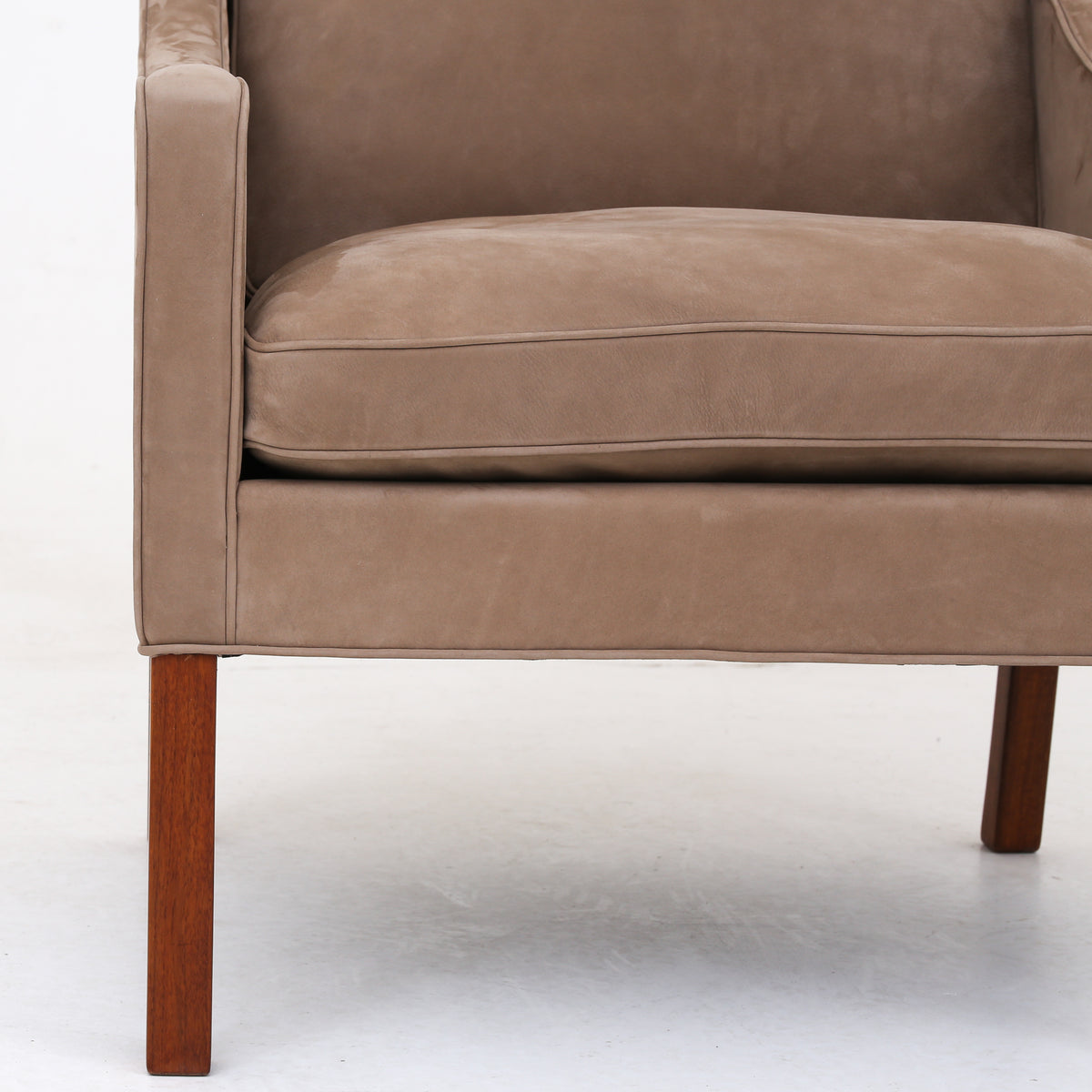 BM 2204 - 'Wing-back chair' in Royal Nubuck