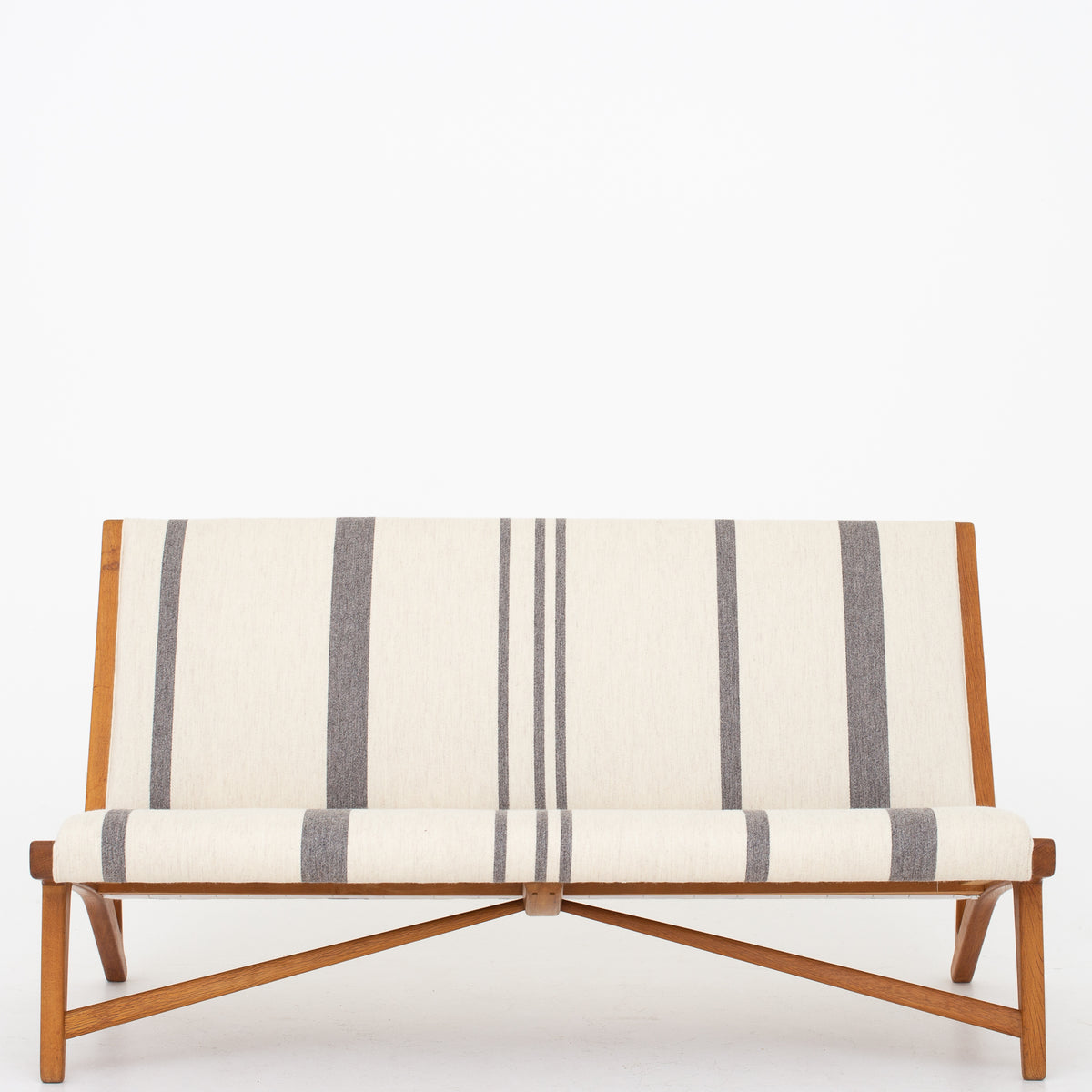 JH 555 - 'American Bench' in oak