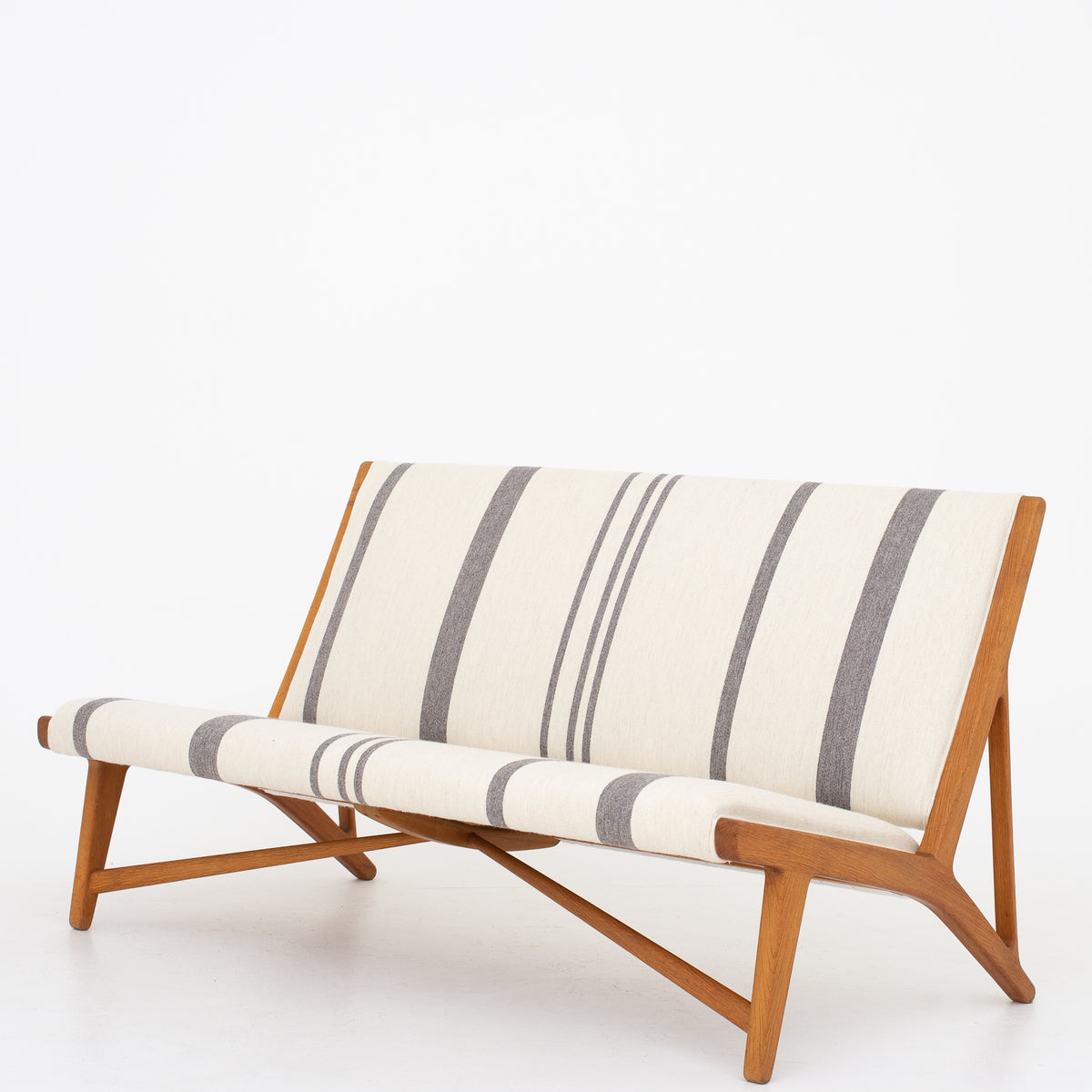 JH 555 - 'American Bench' in oak