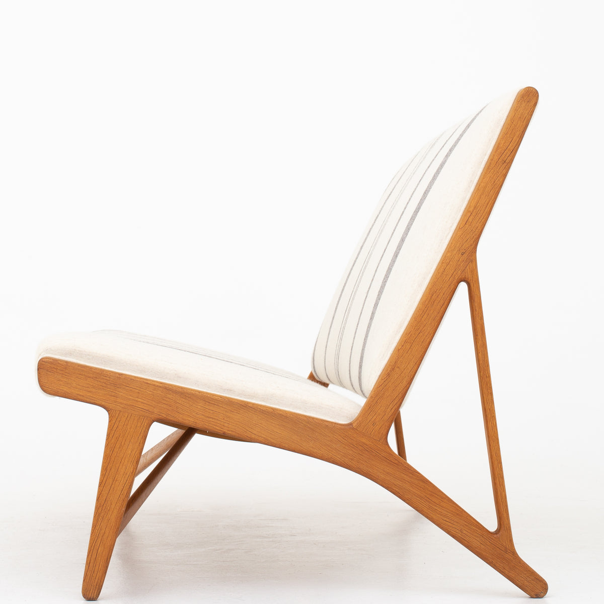 JH 555 - 'American Bench' in oak