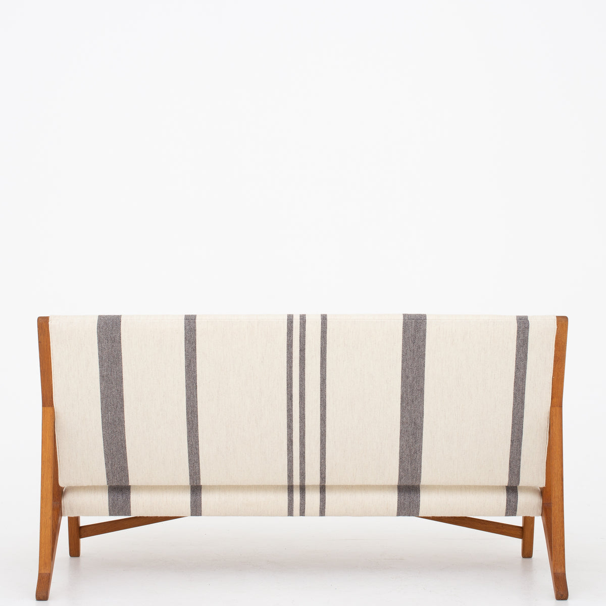 JH 555 - 'American Bench' in oak
