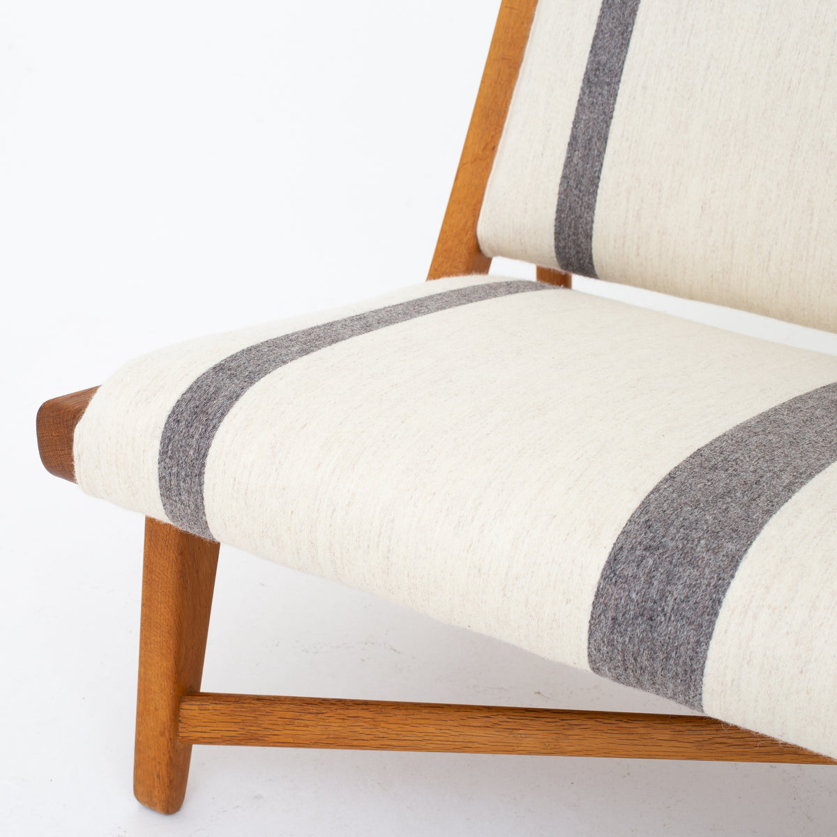 JH 555 - 'American Bench' in oak