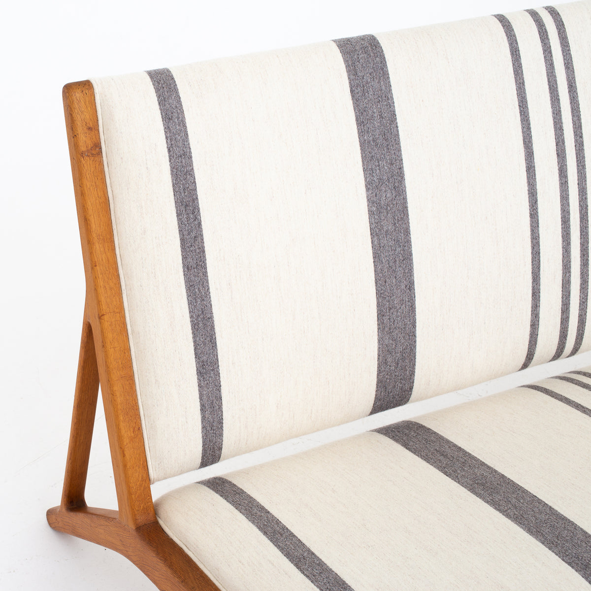 JH 555 - 'American Bench' in oak