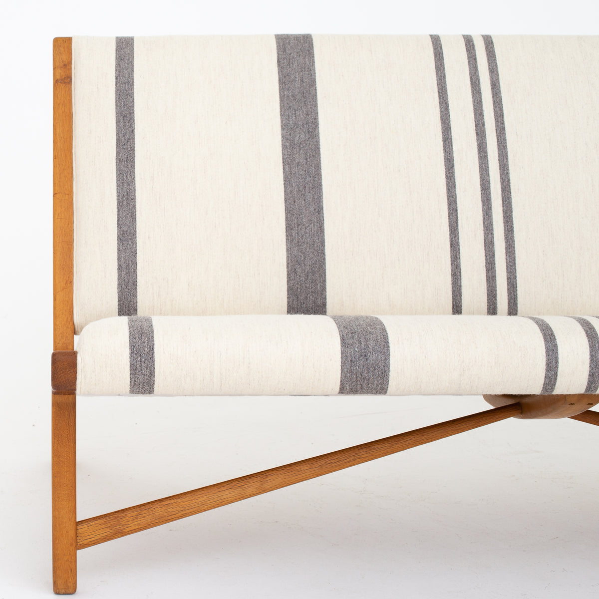 JH 555 - 'American Bench' in oak