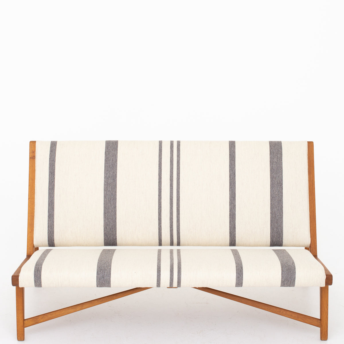 JH 555 - 'American Bench' in oak