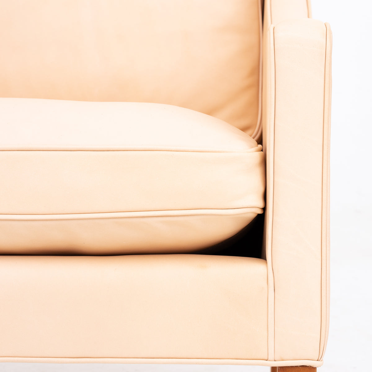 BM 2204 - 'Wing-back chair' in natural leather