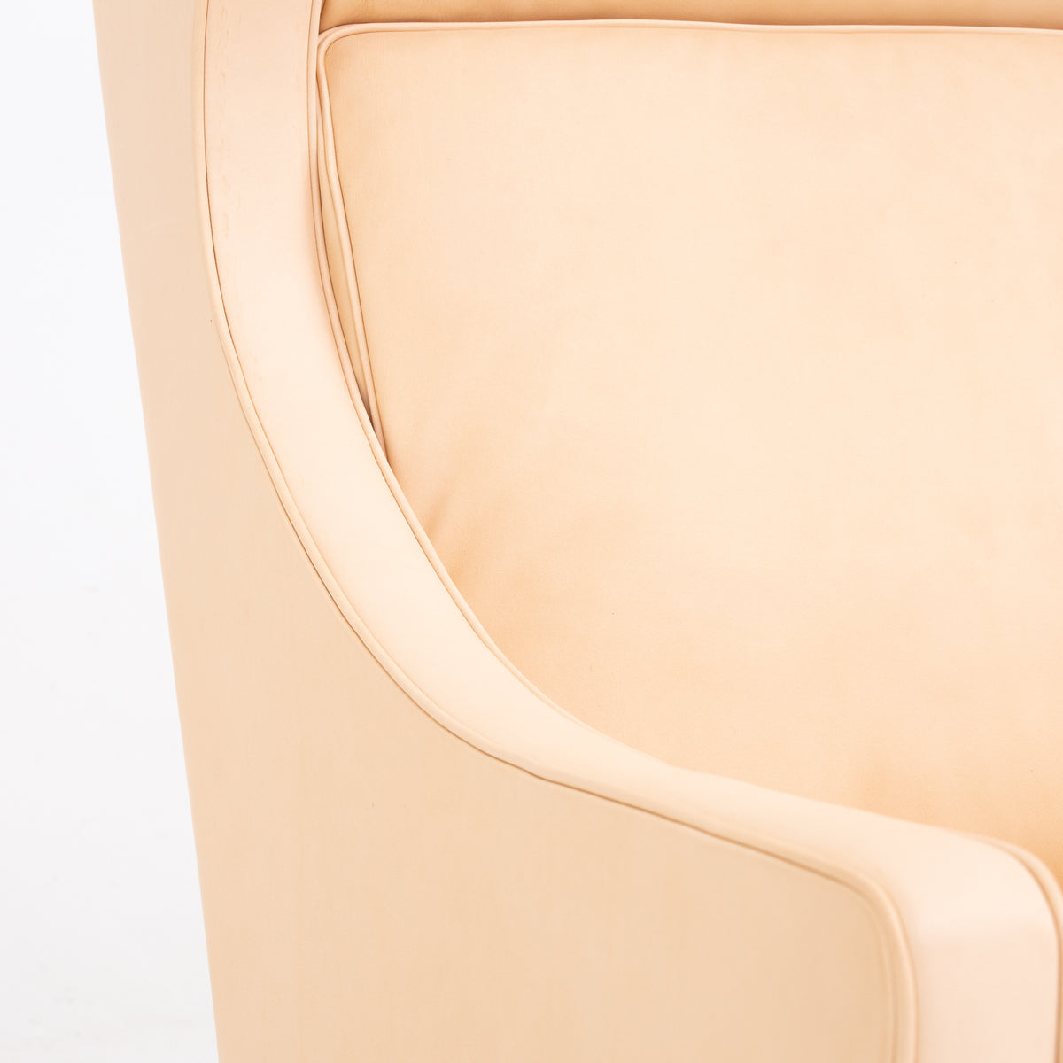 BM 2204 - 'Wing-back chair' in natural leather