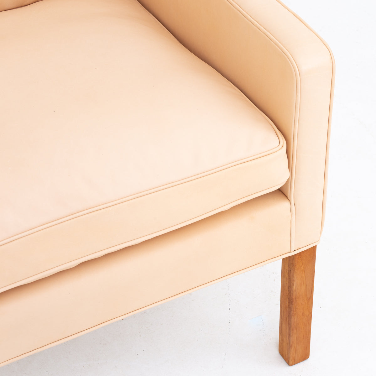 BM 2204 - 'Wing-back chair' in natural leather