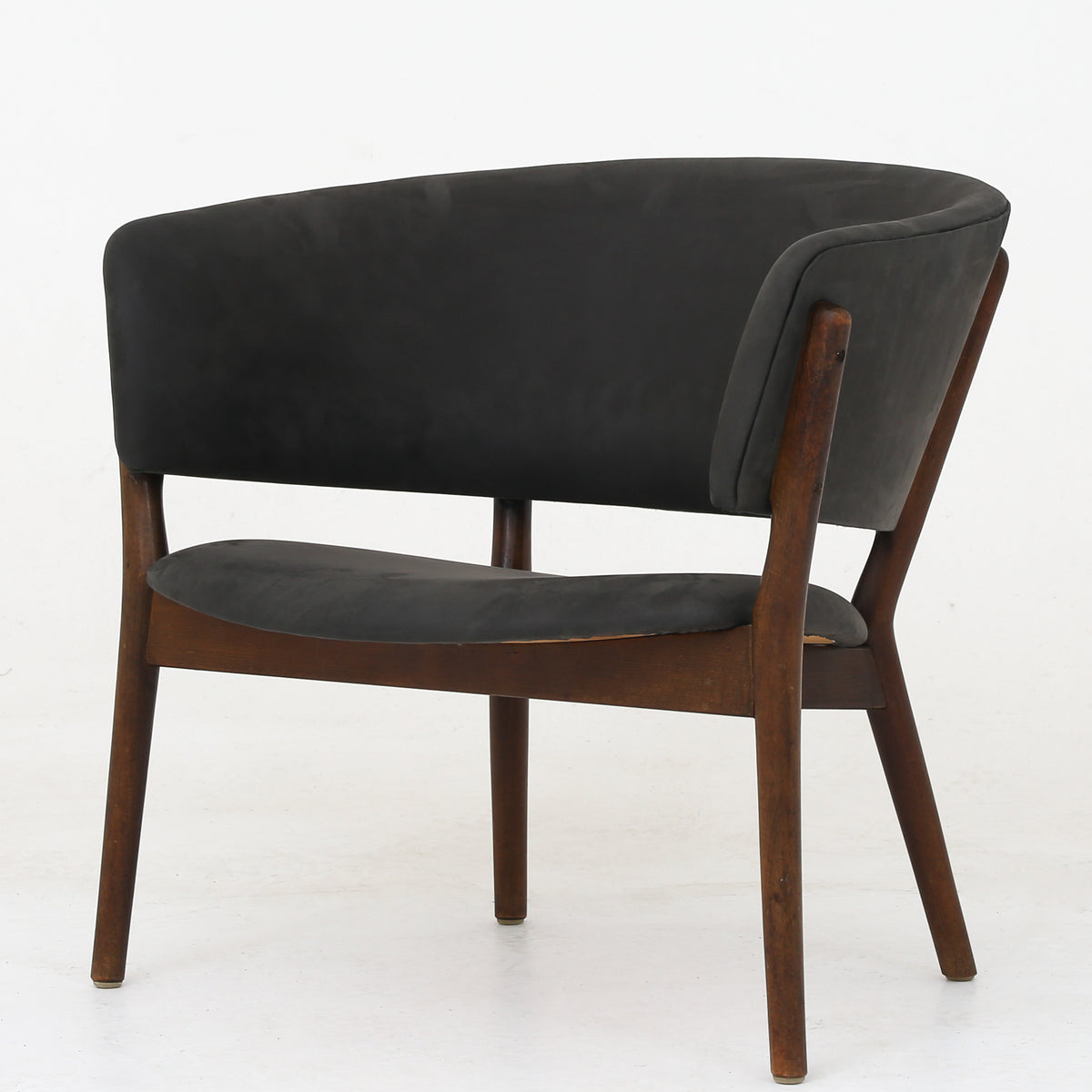 ND 83 - Easy chair in dark leather