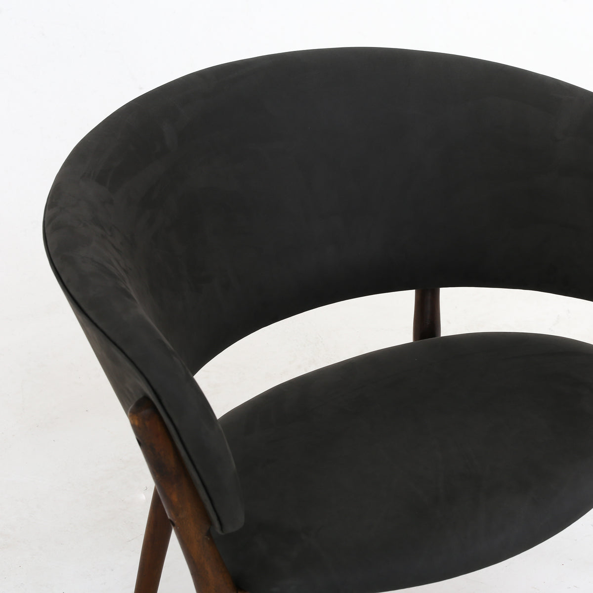 ND 83 - Easy chair in dark leather