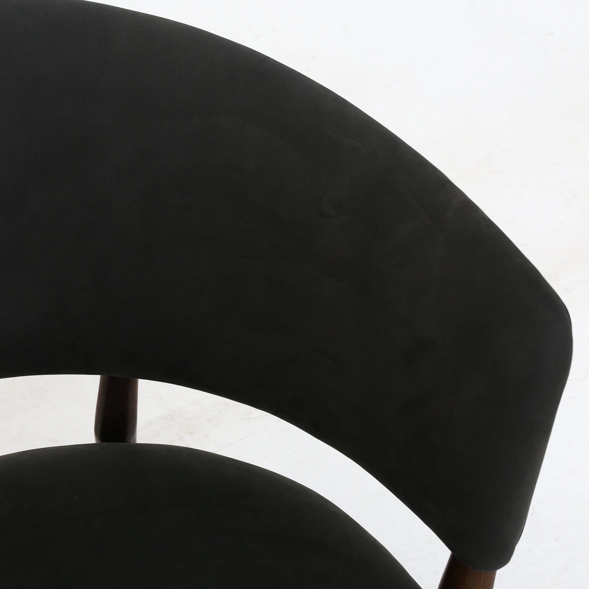ND 83 - Easy chair in dark leather