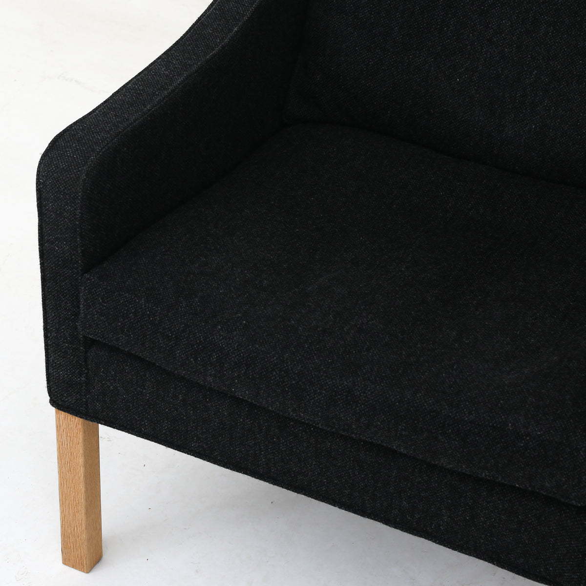BM 2204 - Wing-back chair in dark wool