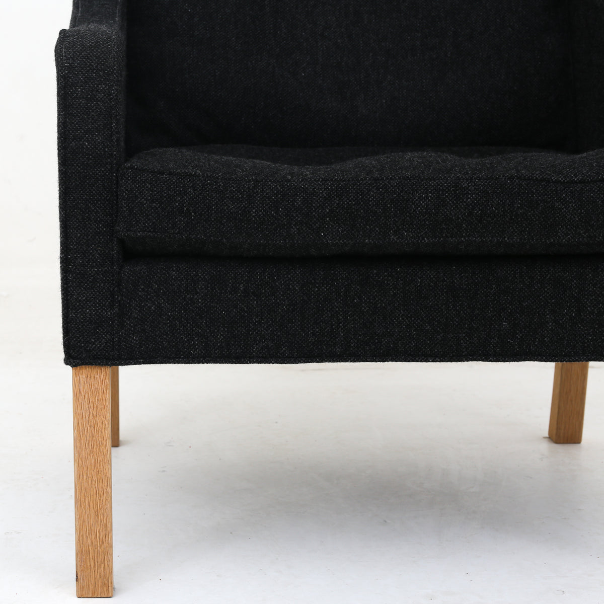BM 2204 - Wing-back chair in dark wool