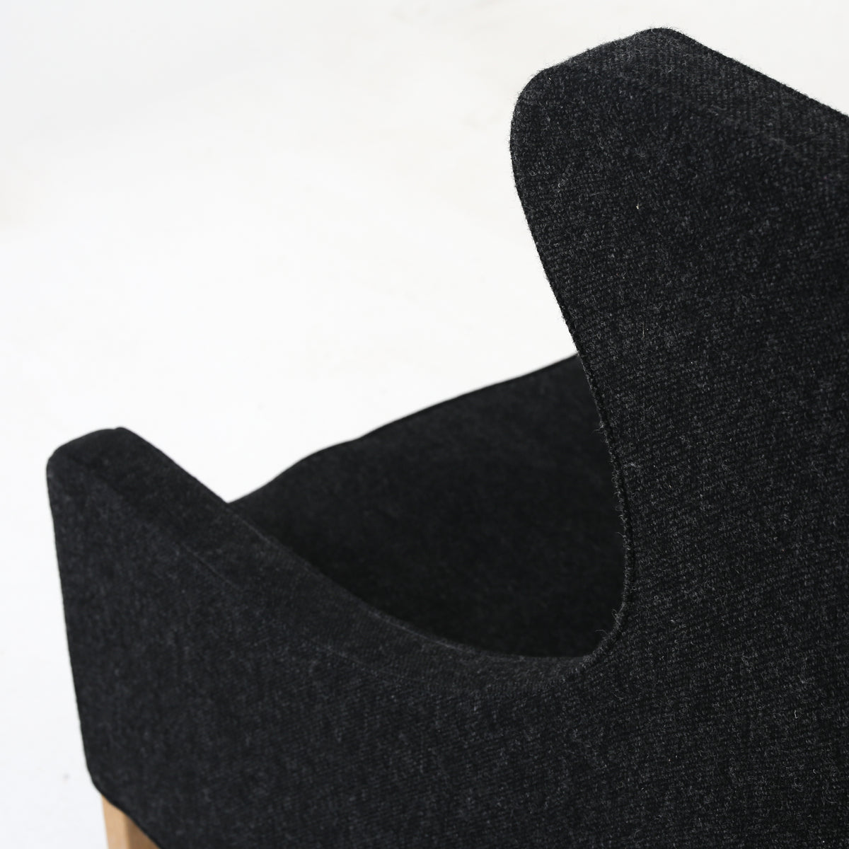 BM 2204 - Wing-back chair in dark wool
