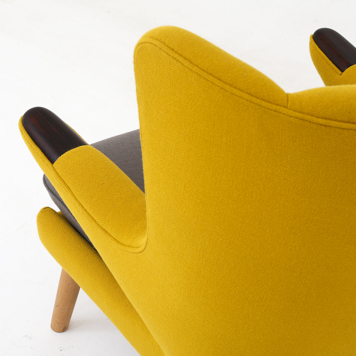 AP 19 - Papa Bear Chair in yellow textile