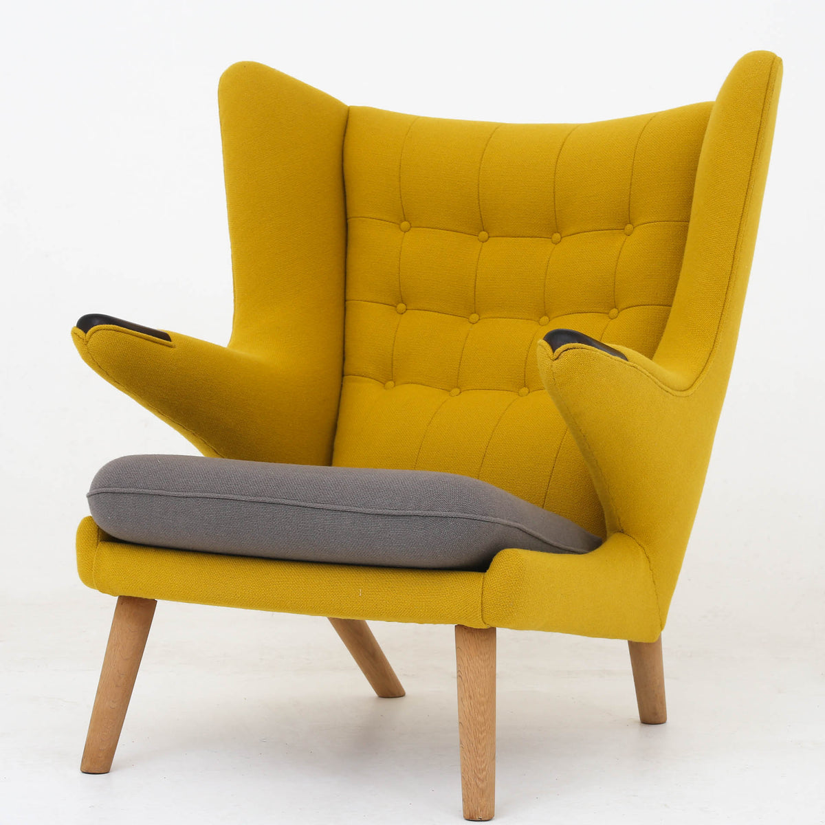 AP 19 - Papa Bear Chair in yellow textile