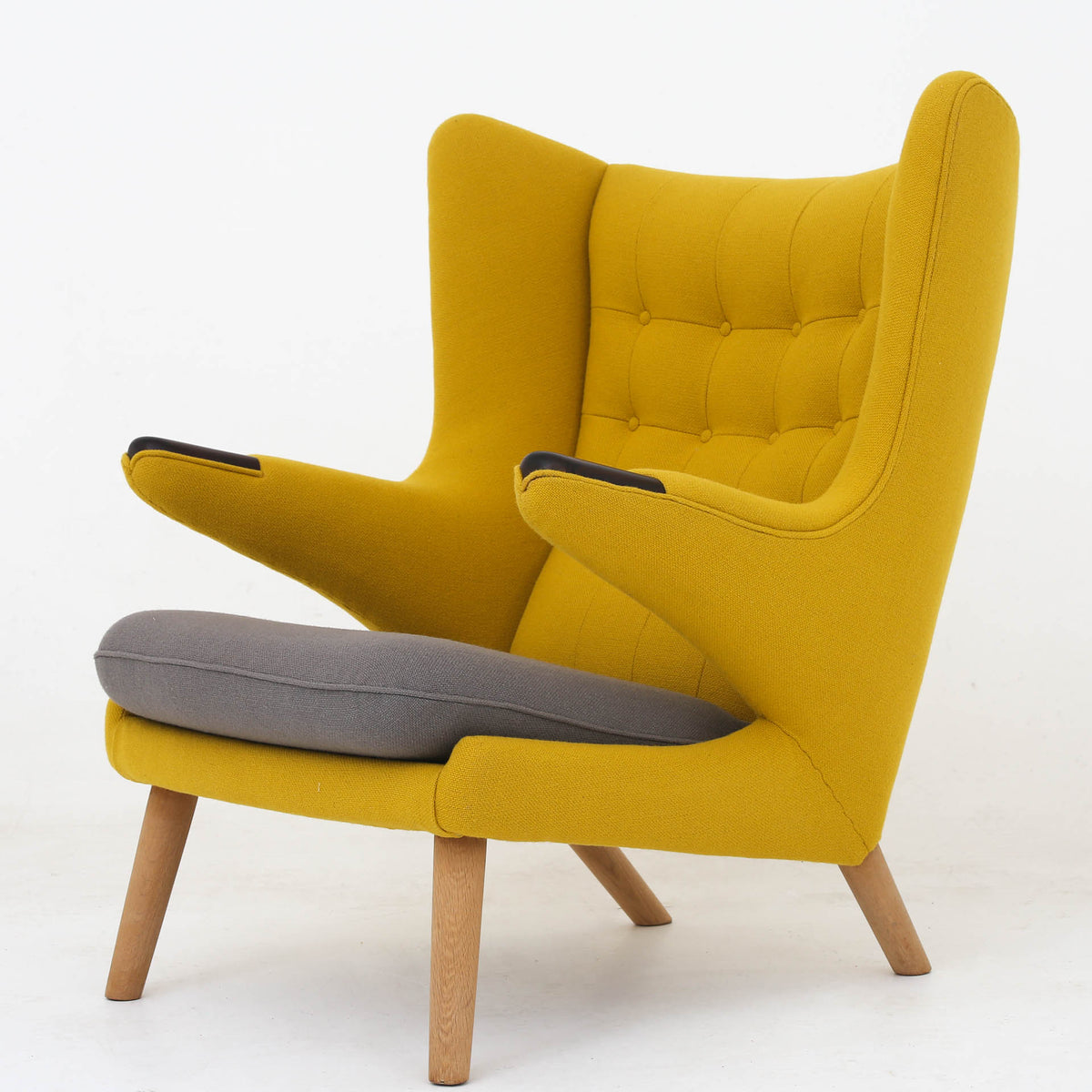 AP 19 - Papa Bear Chair in yellow textile