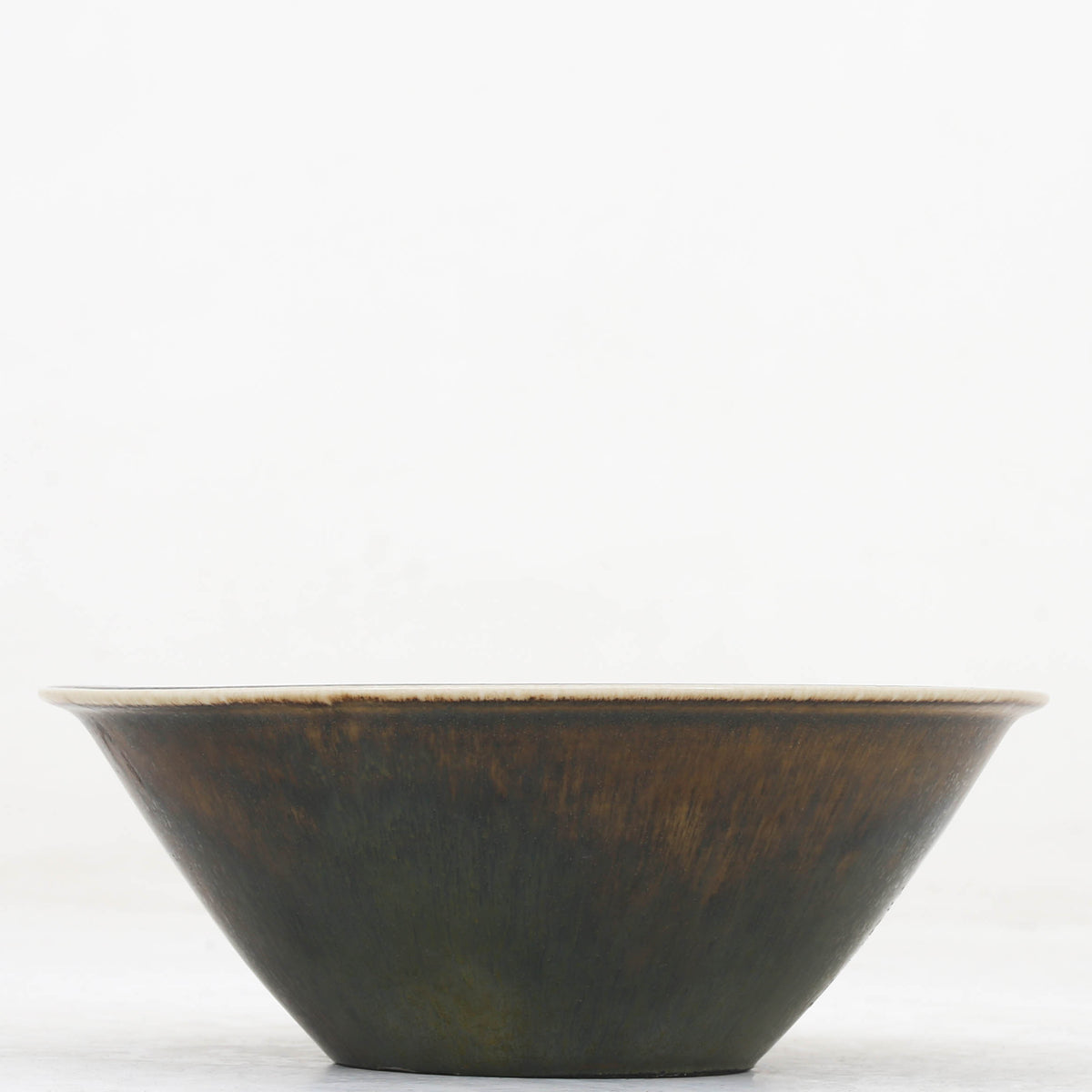 Large bowl in stoneware