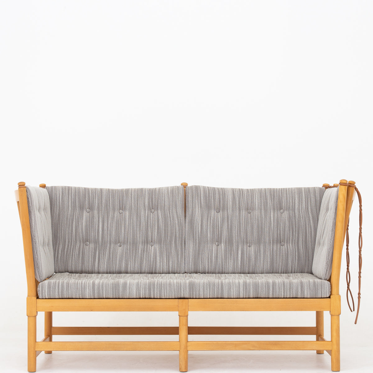 BM 1789 - Spoke back sofa