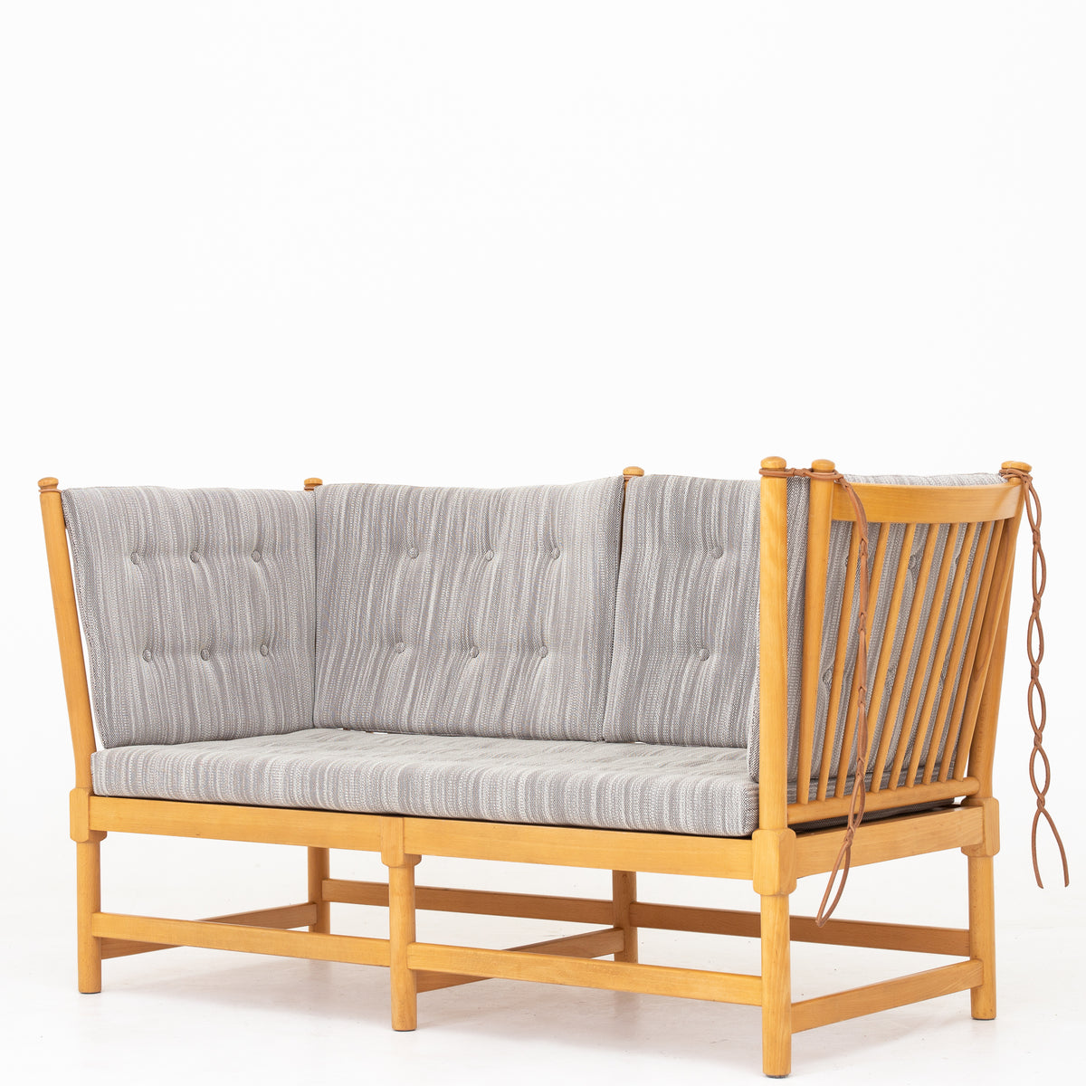 BM 1789 - Spoke back sofa