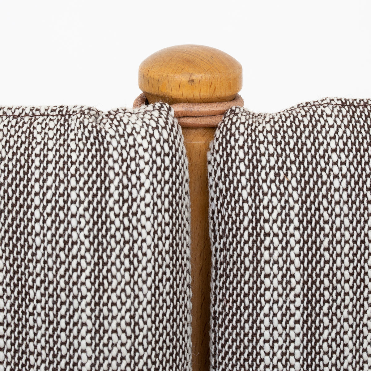 BM 1789 - Spoke back sofa