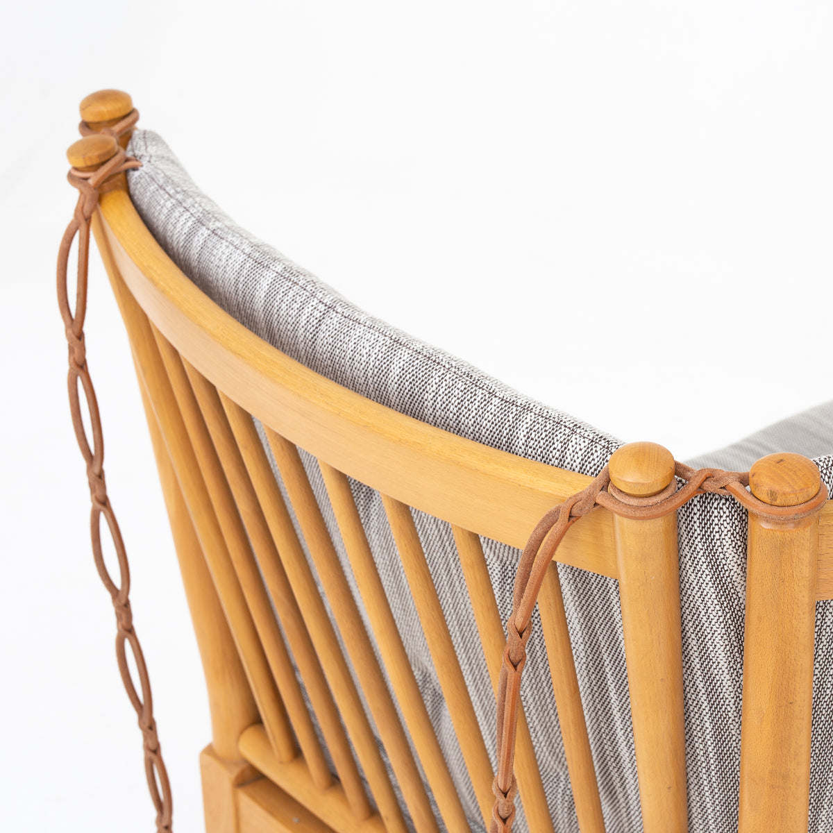BM 1789 - Spoke back sofa