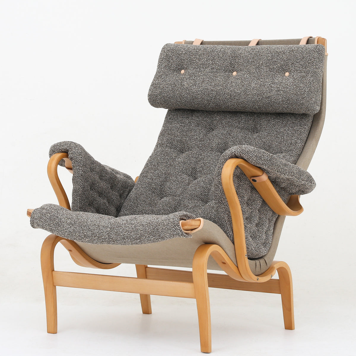 Pernilla 69 - Easy chair in new textile
