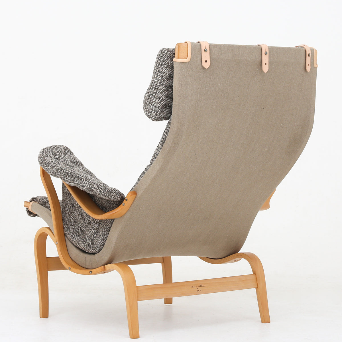 Pernilla 69 - Easy chair in new textile