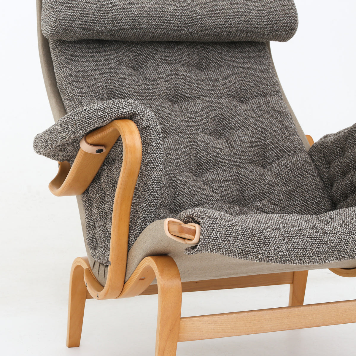 Pernilla 69 - Easy chair in new textile