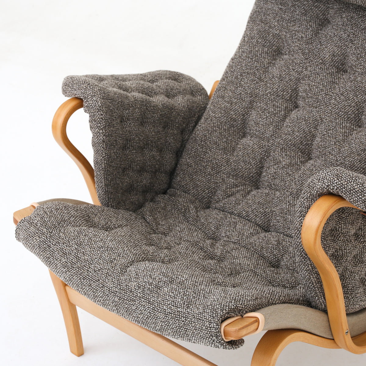 Pernilla 69 - Easy chair in new textile