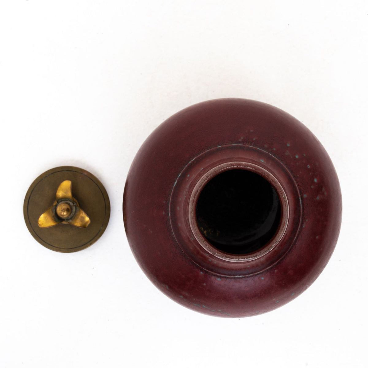 Jar in stoneware w. lid