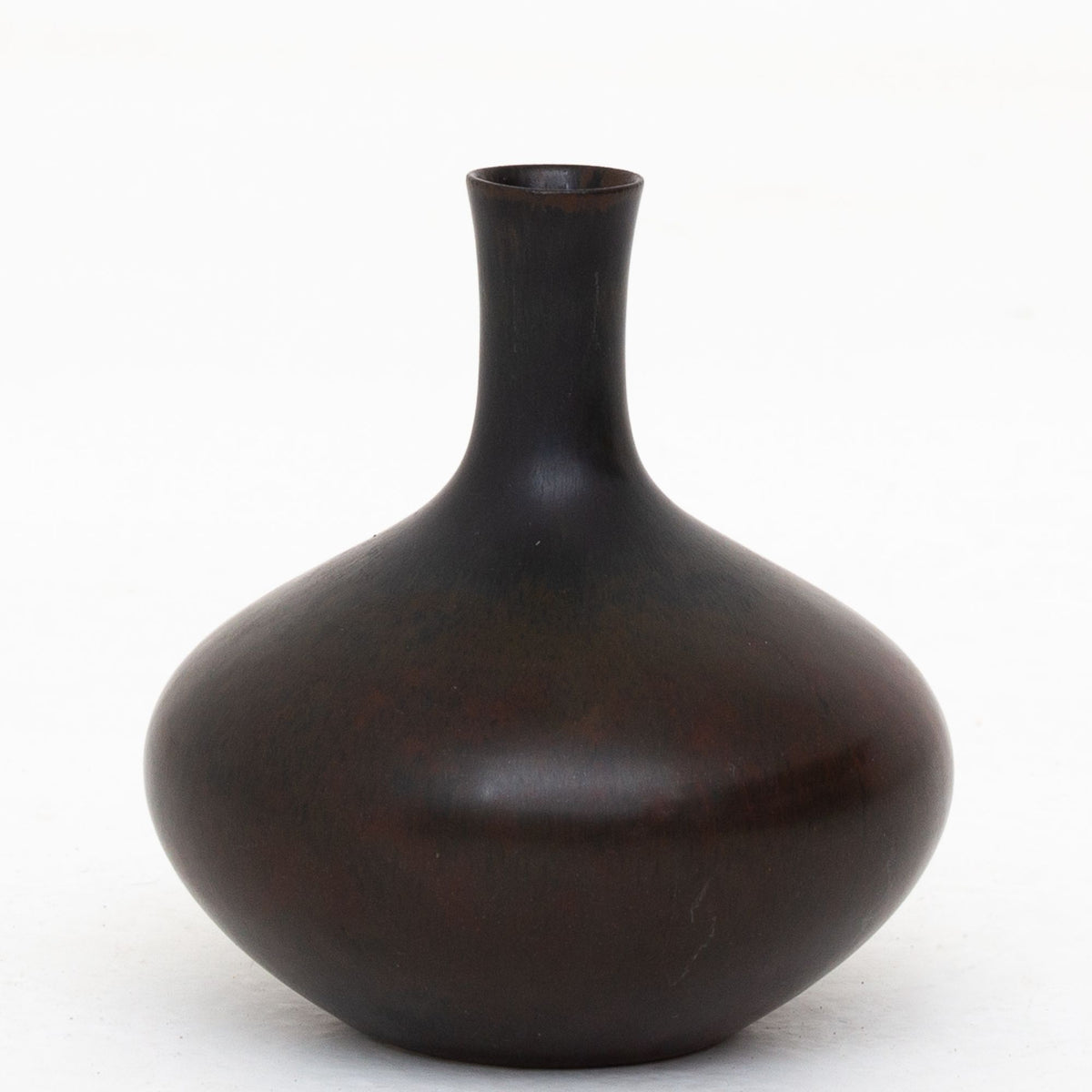 Stoneware vase in brown glaze