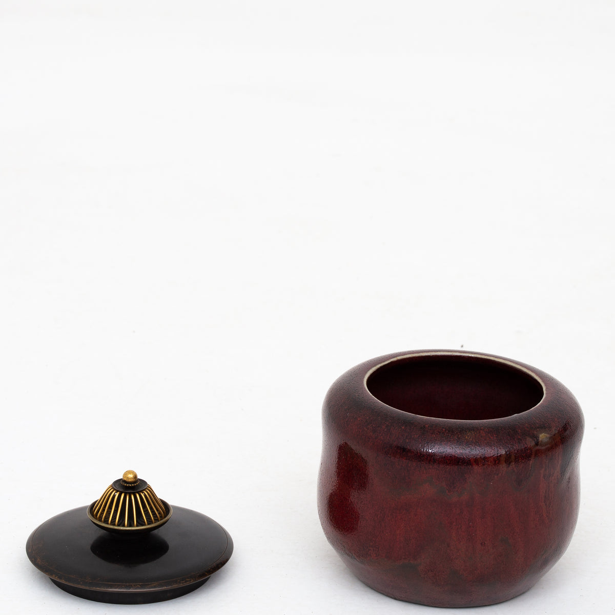 Jar in stoneware w. lid