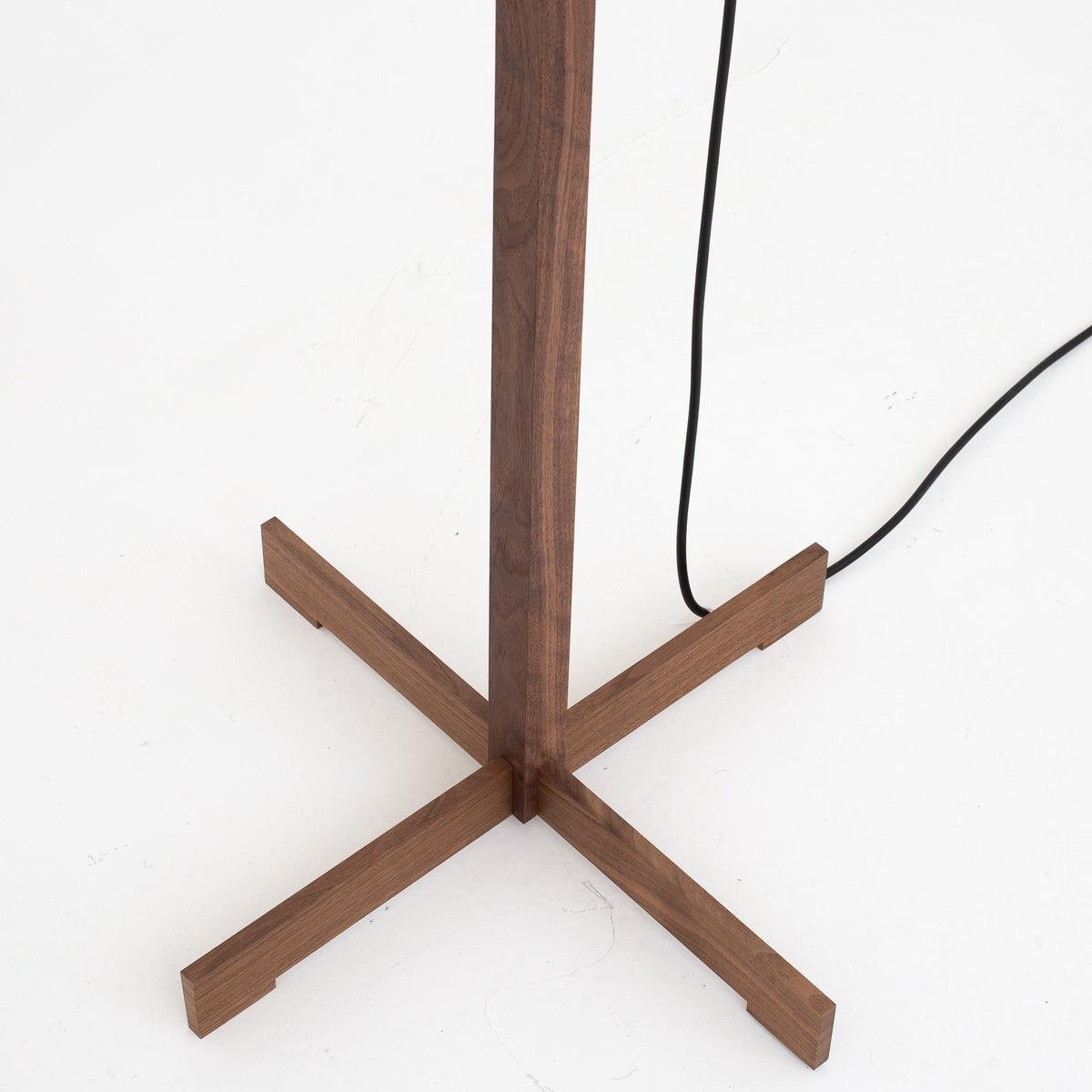TMM floor lamp in walnut
