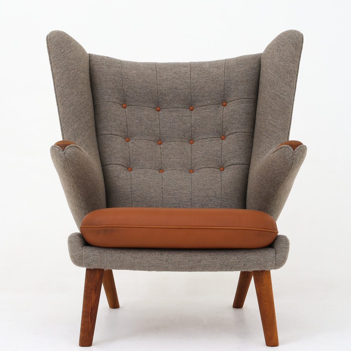 AP 19 - Papa Bear Chair in textile & leather