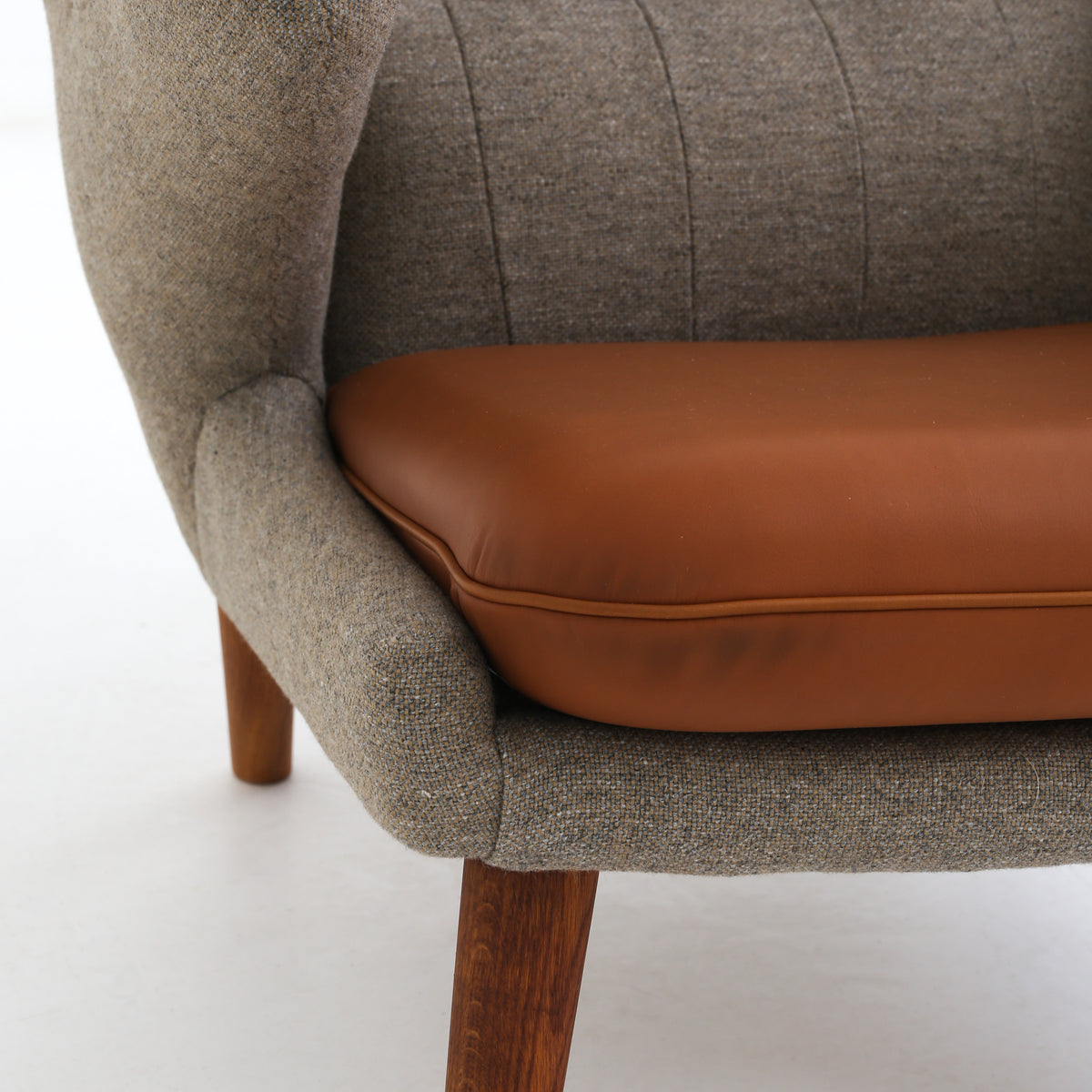 AP 19 - Papa Bear Chair in textile & leather