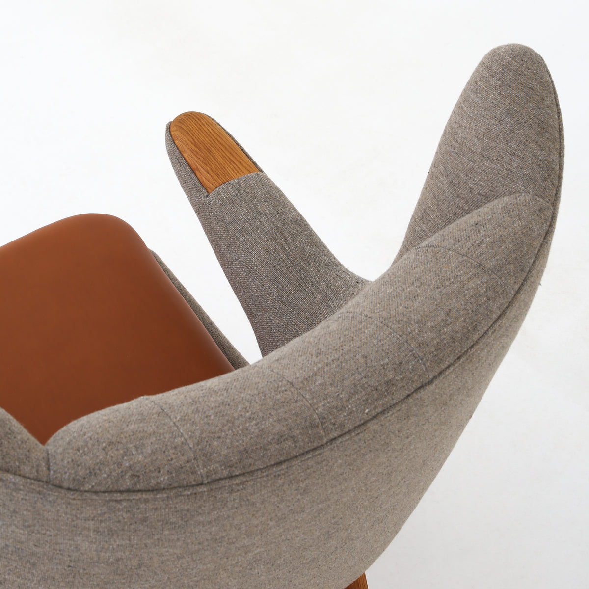 AP 19 - Papa Bear Chair in textile & leather